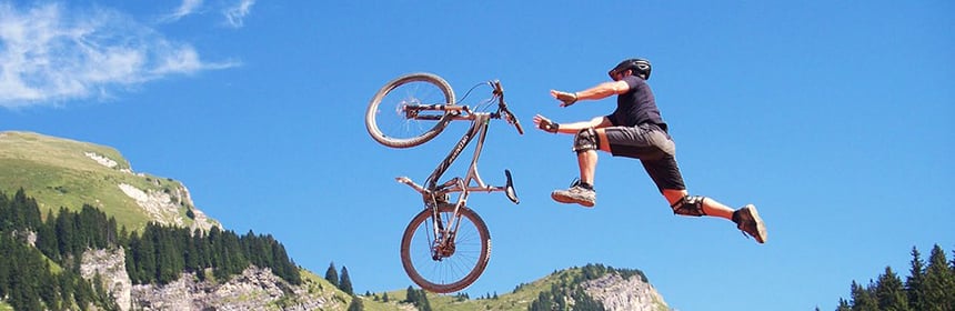 How-to-jump-over-obstacles-in-mountain-biking-1